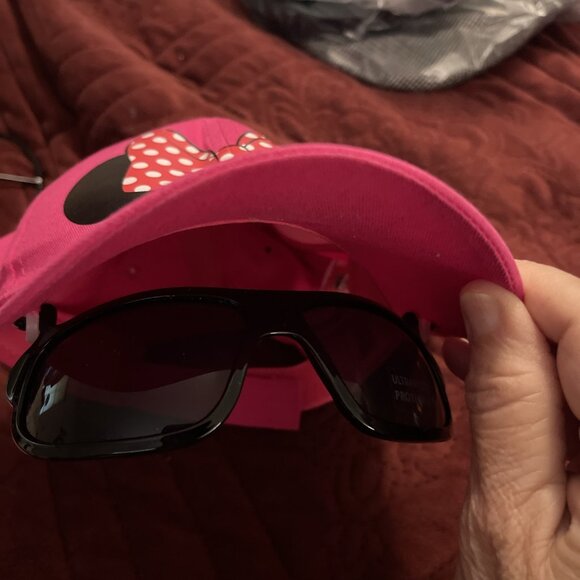 Lot Of 3 Hats / Caps 1 NWT Disney Minnie Mouse Cap W/ Sunglasses 1 Beanie, 1 Cap - Picture 5 of 11